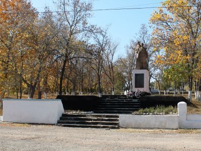Памятный знак в честь воинов-односельчан, погибших в годы Великой Отечественной войны