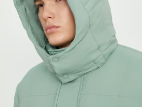 Пуховое пальто с воротником-стойкой