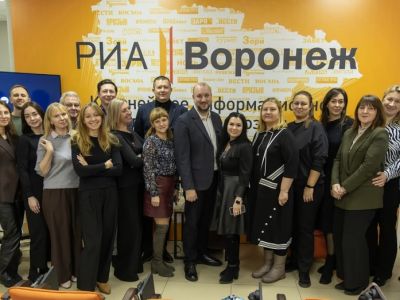 Секретарь СЖР Роман Серебряный провел мастер-класс по работе с ИИ для сотрудников РИА «Воронеж»