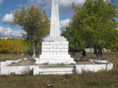 Памятник воинам-землякам, павшим в годы Великой Отечественной войны (1941-1945 гг.)