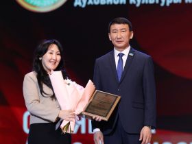 В Якутске ко Дню родного языка и письменности наградили выдающихся деятелей