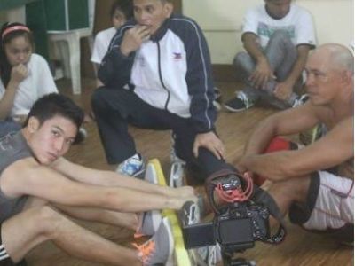 Мас-рестлинг делает свои первые шаги в Филиппинах.