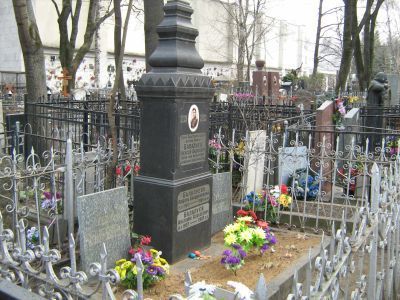 Могила - Балалуев Алексей Андреевич (1914-1946), Герой Советского Союза