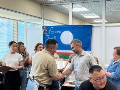 В Якутии вручили благодарственные письма волонтерам и общественникам