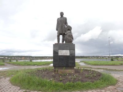 Памятник основоположнику якутской художественной литературы А. Е. Кулаковскому