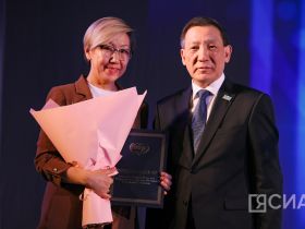 Государственные награды вручили работникам культуры Якутии