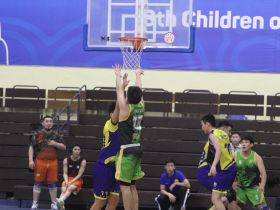 В Якутске мужские баскетбольные команды начали бороться за путёвки на игры в Нюрбе