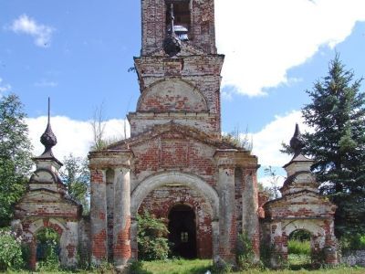 Ворота в ограде