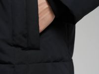 Утепленное пальто с капюшоном и воротником-стойкой