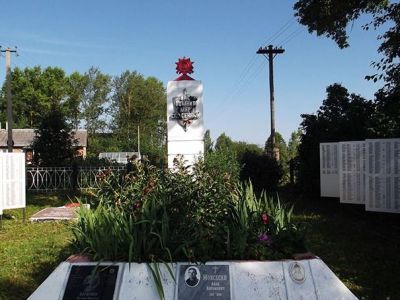 Братская могила воинов Советской Армии, погибших в 1943 г., где  захоронен Гафиятуллин Газинур Гафиятович), Герой Советского Союза