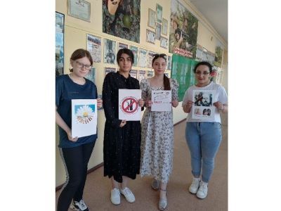 Студенты колледжа якутского города Мирный провели акцию «Обменяй сигарету на конфету».