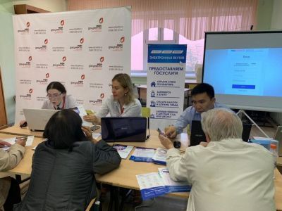 В Якутске для пенсионеров провели консультации и обучение работе на портале госуслуг