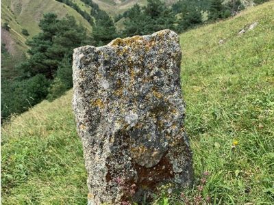 Стела № 5 раннемусульманского кладбища № 1 архитектурного комплекса "Мусийкъонгийкоте"