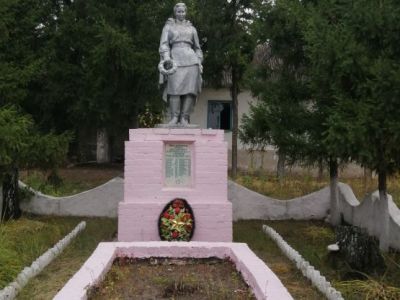 Братская могила воинов Советской Армии, погибших в феврале 1943 года