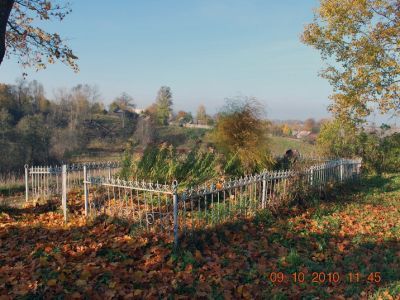 Братское захоронение советских воинов, погибших в 1941-1944 гг.
