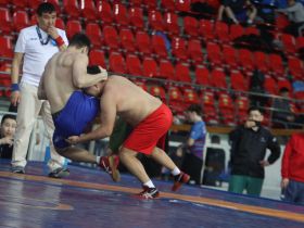 Стартовал чемпионат Якутии по хапсагаю с участием сильнейших спортсменов