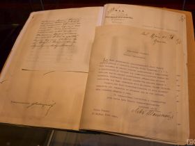 В Якутске открылась выставка «Эволюция образа Толстого: от Ге до Гинцбурга»