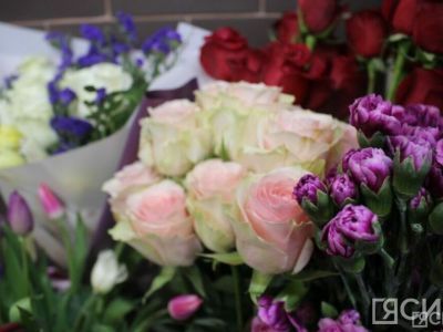 Николай Дегтярев: «Пусть у женщин Якутии будет меньше хлопот, побольше радостных дней и успехов»