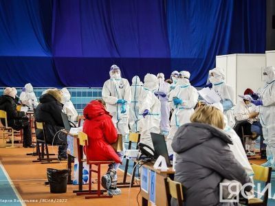 Айсен Николаев подвел итоги работы амбулаторного центра в "Триумфе"