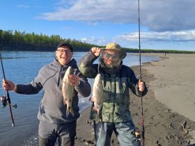 Рыбалка на Лене в районе устья реки Вилюй.  Трофейная рыбалка (щука, ленский осетр) с проживанием в турбазе.