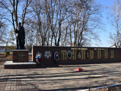 Памятник погибшим советским воинам