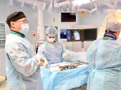 «Операция в ясном сознании»: якутские врачи показали, как проводится имплантация кардиостимулятора