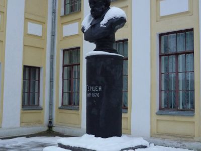 Памятник А.И.Герцену