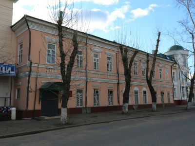 Здание бывшего Верхнеудинского уездного училища, в котором с 1847 по 1860 год жил и работал Д.П. Давыдов (1811-1888) - талантливый педагог, краевед и поэт, автор широко известной песни "Славное море, священный Байкал"