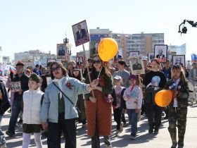 Фото. В Якутске акция «Бессмертный полк» собрала более 50 тысяч человек