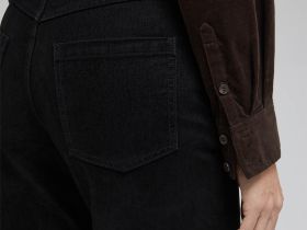 Джинсы comfort fit с бархатным напылением