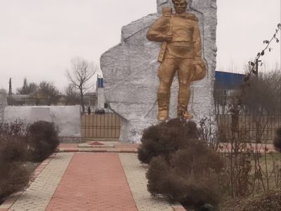 Памятник на братской могиле воинам,  погибшим в Великой Отечественной войне