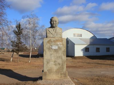 Памятник Винокурову Илье Егоровичу – одному из старейших якутских коммунистов, видному партийному и государственному деятелю республики