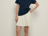 Поло приталенного силуэта с вышивкой