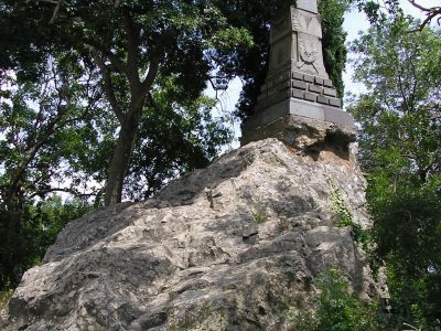 Памятный знак в честь профессора Н.А.Головкинского