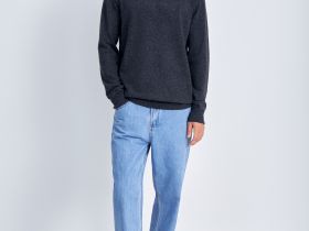 Джемпер прямого силуэта с округлым вырезом