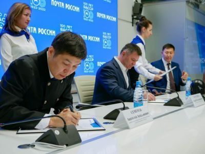В Якутии выпустили конверты и карточки к 100-летию ЯАССР