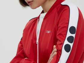 Олимпийка с контрастной отделкой из капсулы ретро