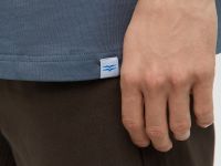 Базовая футболка из хлопка прямого силуэта