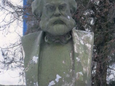 Бюст К. Маркса