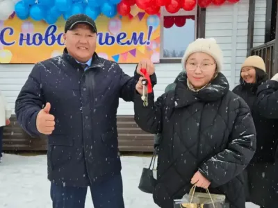 В селе Тулуна Усть-Алданского улуса врач получила ключи от новой квартиры