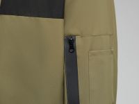 Ветровка с капюшоном