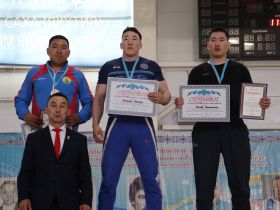 Международный турнир по мас-рестлингу в Якутии запомнился сенсациями