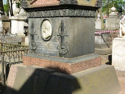 Могила Чичагова В.Я. (1726-1809), адмирала, полярного исследователя