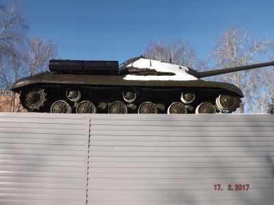 Танк, установленный в честь жителей х. Белого, принявших участие в сборе денег для формирования танковой части на Кубани