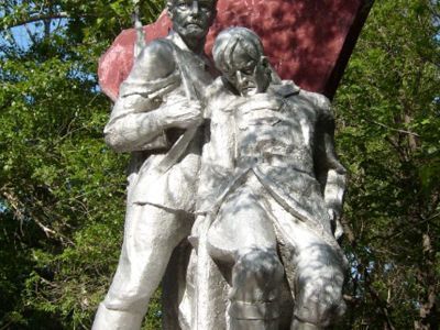 Могила 16-ти погибших партизан "Братская могила"