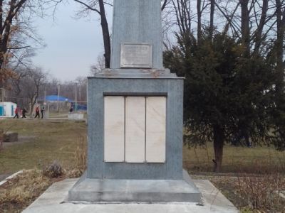 Братская могила красноармейцев, погибших за власть Советов в годы гражданской войны