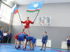 В Томмоте открыли после реконструкции школьный спортзал