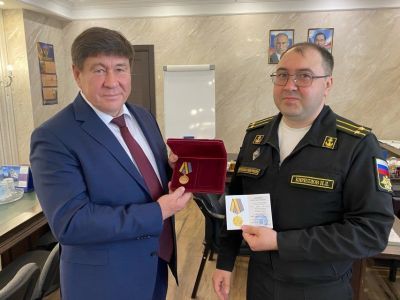 Сергей Ларионов награждён медалью «За укрепление боевого содружества» Минобороны РФ