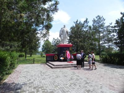 Братская могила погибших за власть Советов в годы гражданской войны