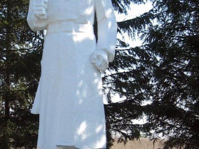 Братская могила воинов Советской Армии, погибших в феврале 1943 года